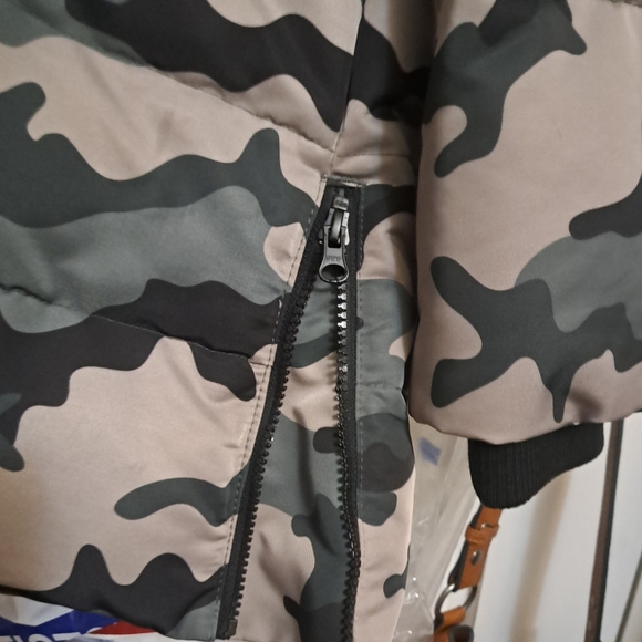 Pre owned Artic Expedition ladies size L coat. Camo - Picture 7 of 8